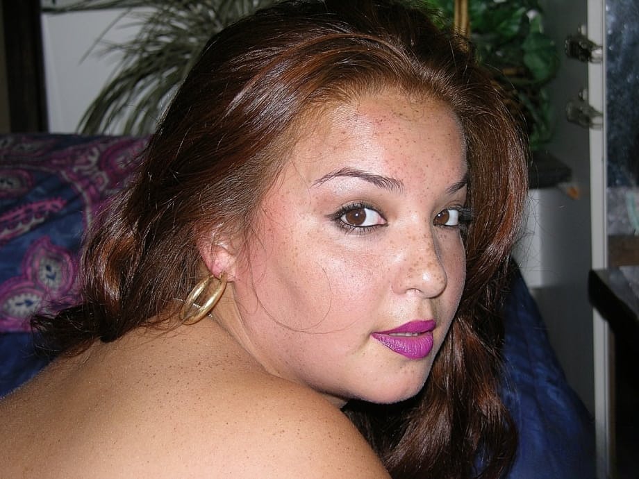 Amateur BBW Brittany K gives a wave at the end of a nude modeling session