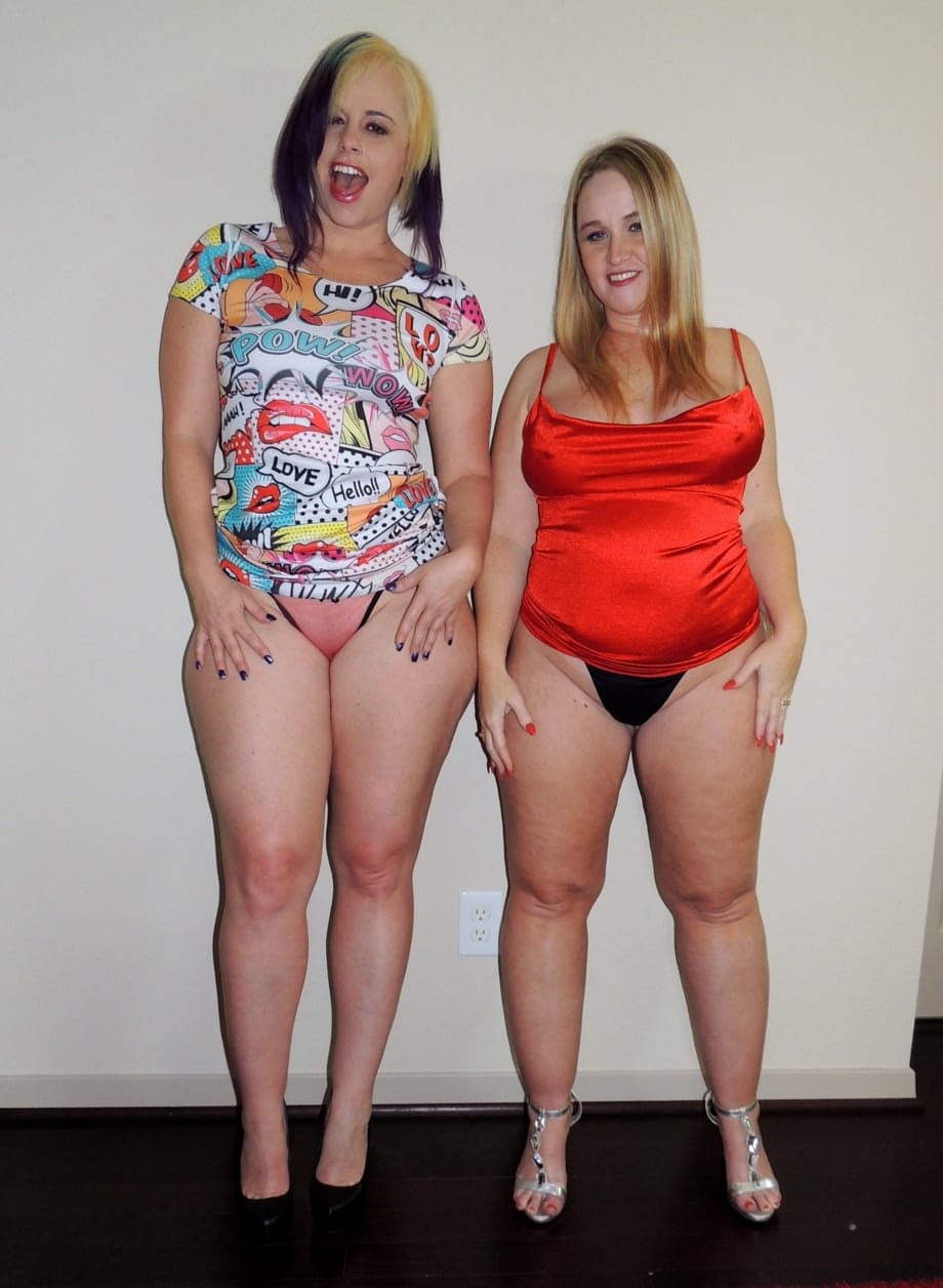 Fat amateurs kiss on the mouth after exposing big butts and thunder thighs
