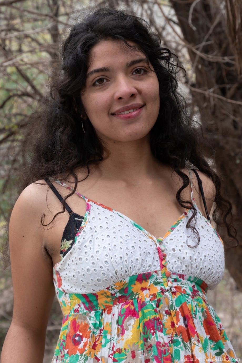 Chubby amateur Maria F shows her hair pits before spreading her bush outdoors