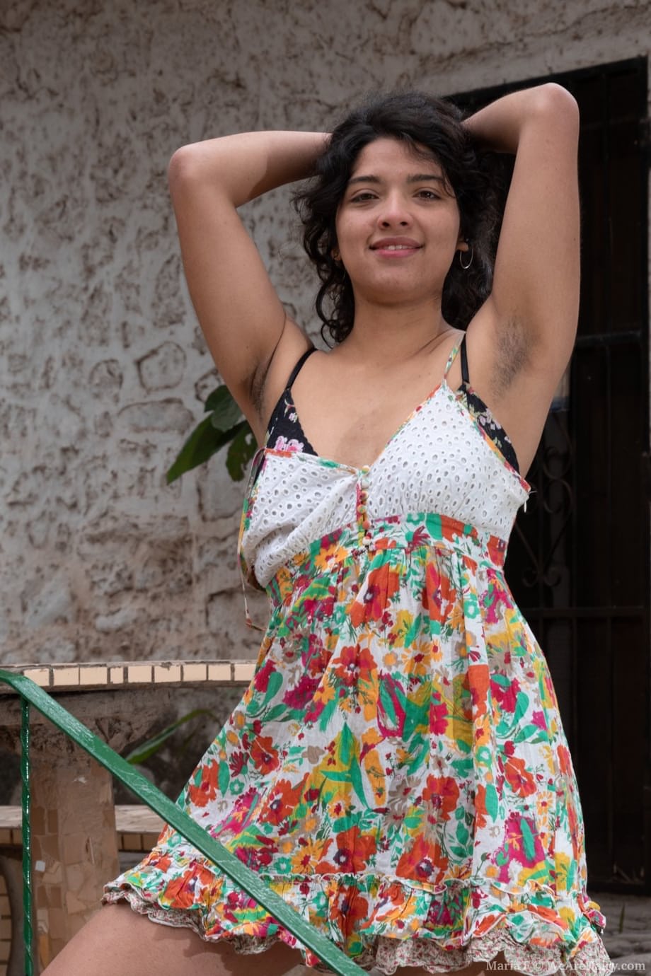 Chubby amateur Maria F shows her hair pits before spreading her bush outdoors