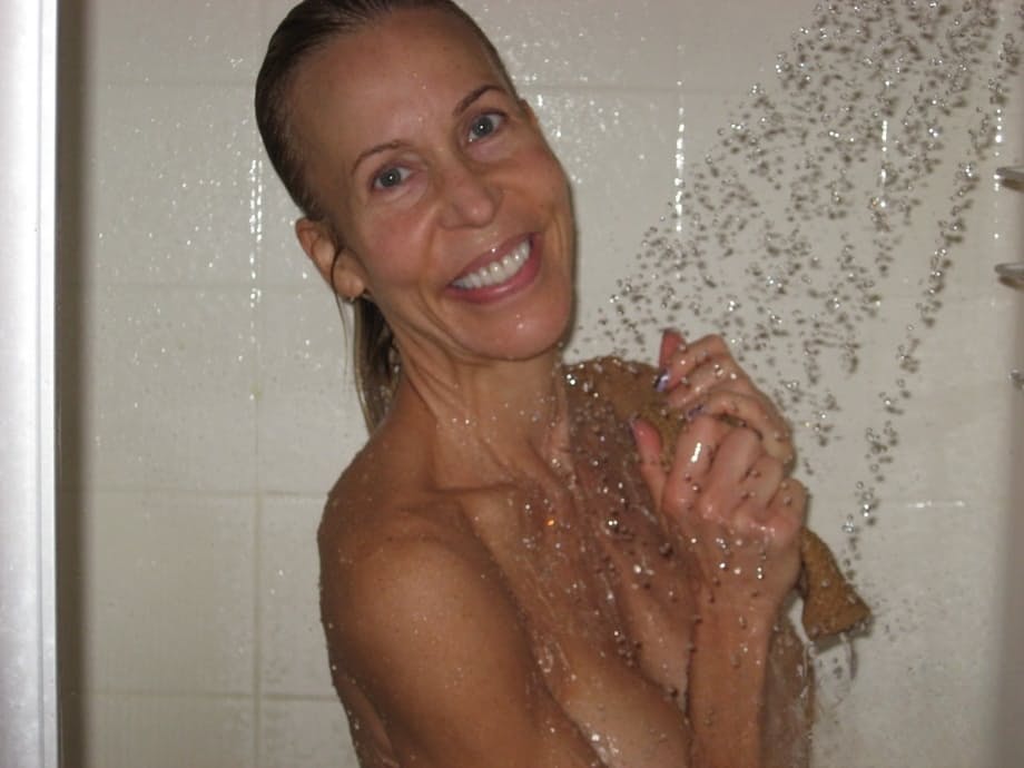 Mature lady Erica Lauren gives her pussy a trim after taking a shower