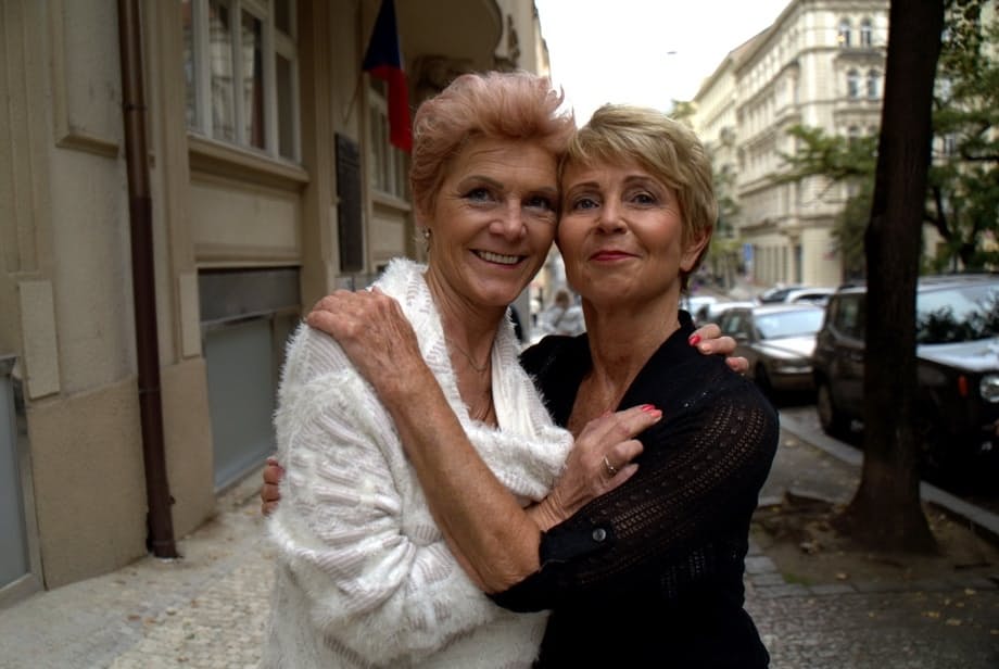 Old amateur women tangle with a young boy during a hardcore threesome