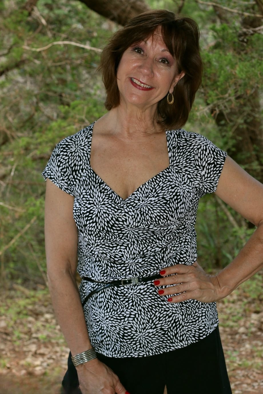 30 plus female Lynn flashes her tits and twat in the woods behind a patio