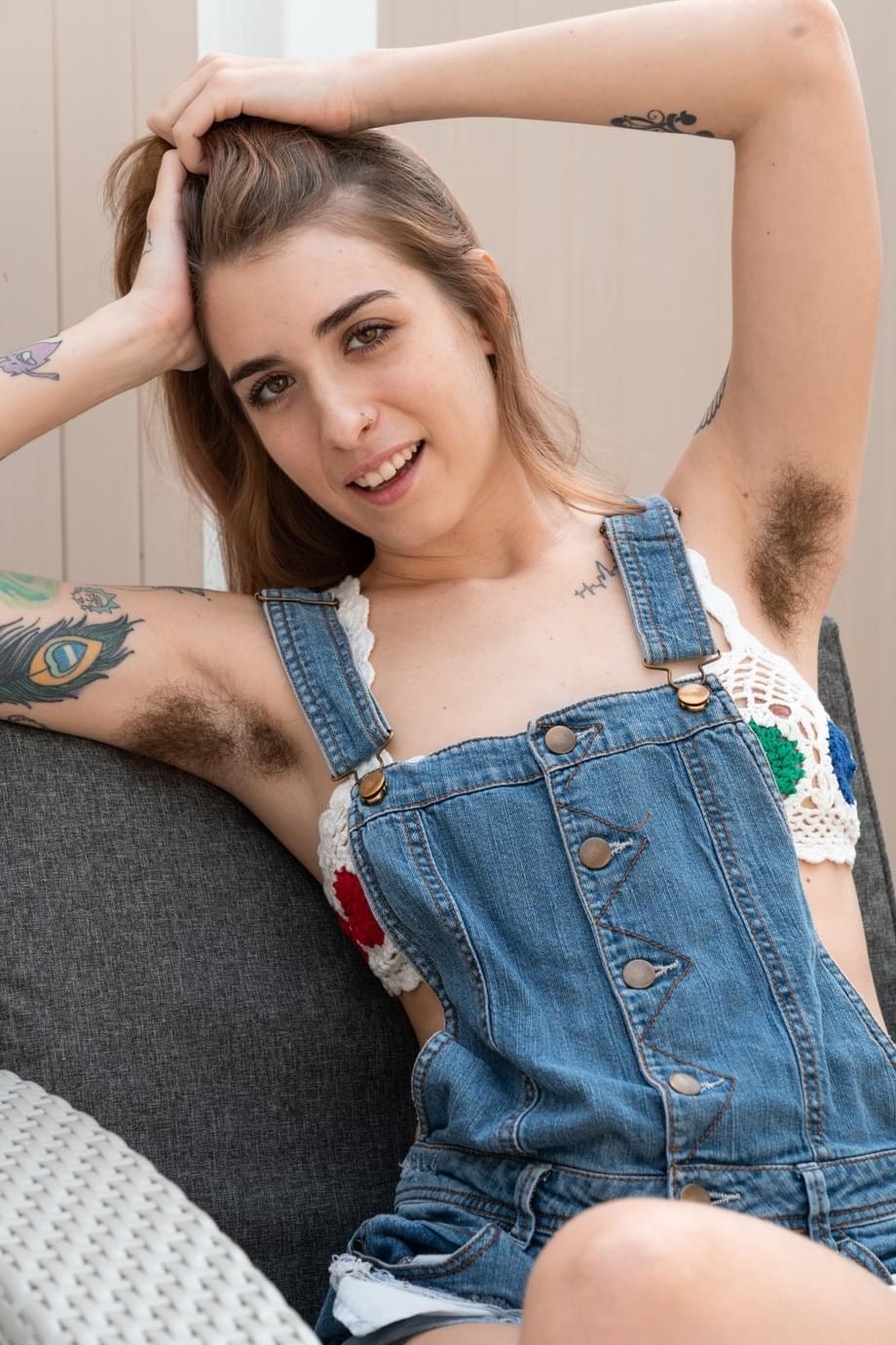 Amateur girl Pearl Sage shows off her furry pits and full bush in the nude