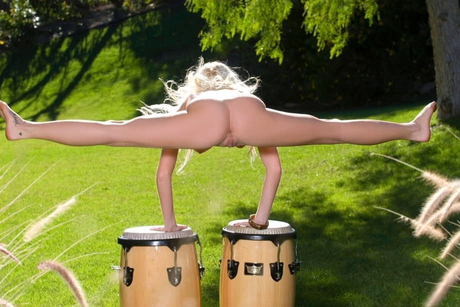Sexy blonde Madison Scott shows off her flexibility while naked in the yard