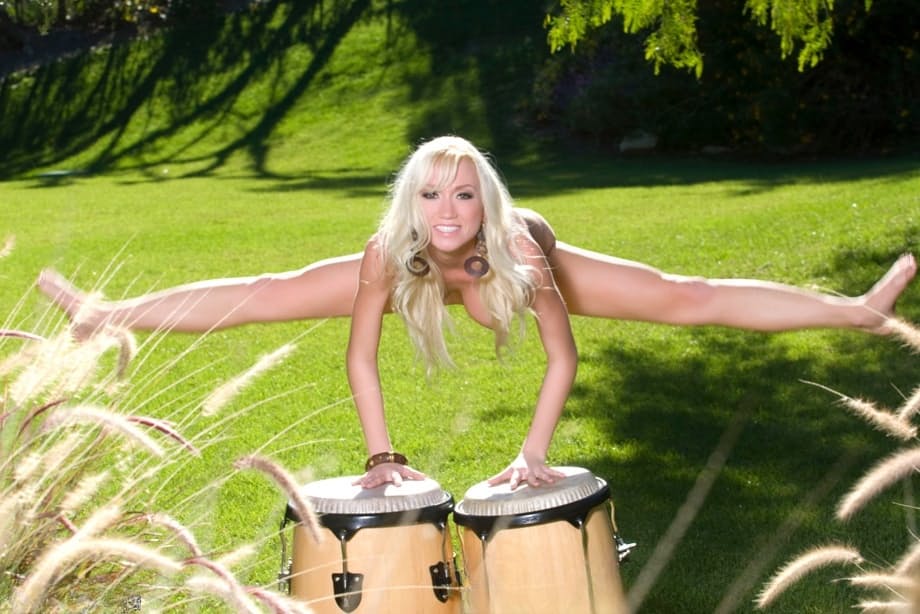 Sexy blonde Madison Scott shows off her flexibility while naked in the yard