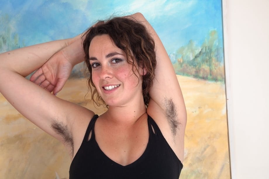 Amateur chick Lola Wilde shows her hairy pits before showcasing her full bush