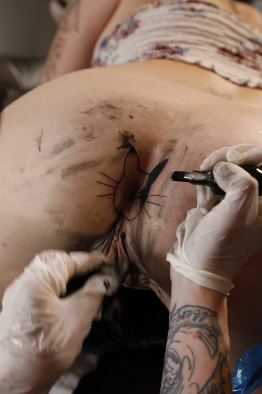 Alt chick Sully Savage spits out jizz after having her asshole tattooed