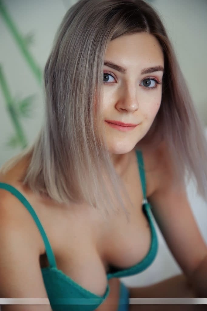 Sweet teen Eva Elfie doffs a bra and panty set to model naked on her bed