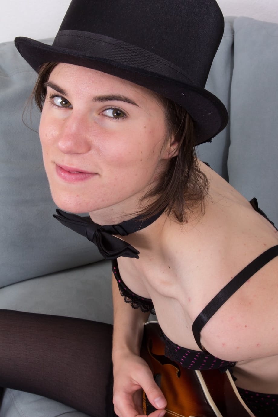 Burlesque dancer Kiyoko shows her hairy pussy after a top hat performance