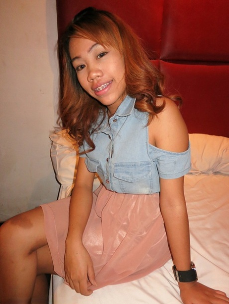 Thai amateur drips cum from her tight pussy after fucking a sex tourist