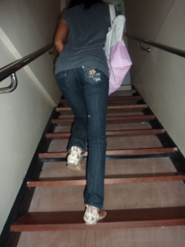 Tiny Thai chick Klaus gets her tight Asian snatch drilled and creampied