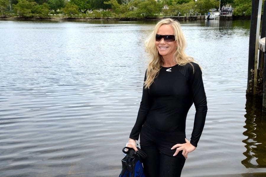 Blonde chick in wetsuit gets picked up at the lake for a quickie