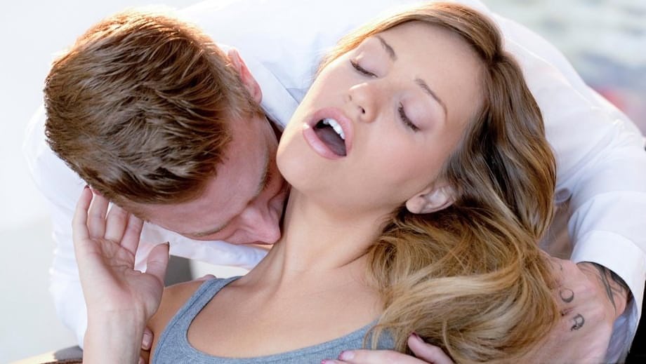Mia Malkova taking cumshot on trimmed vagina after hardcore fuck in socks