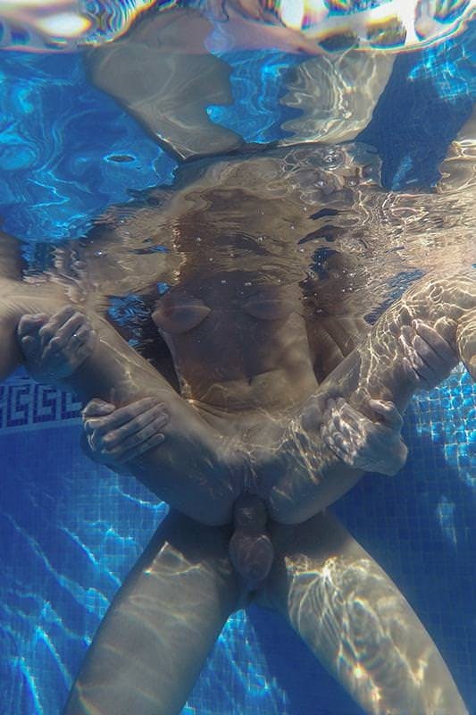 Busty brunette slut Martina Gold fucks underwater in pool & gets cum on ass