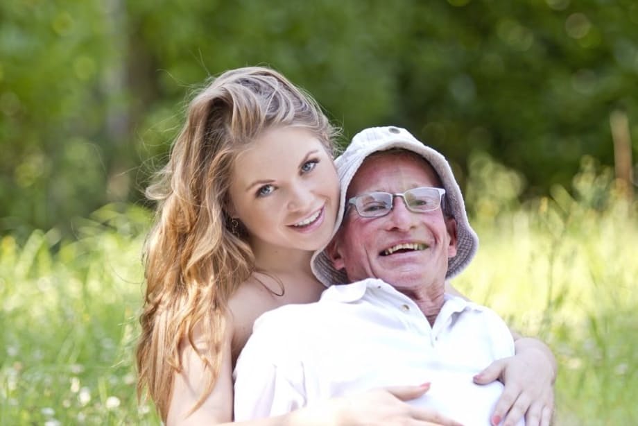Sexy teen girl and her really old sugar daddy fuck out in the yard