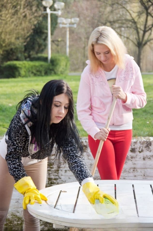 Young girls have their first threesome with an experienced man