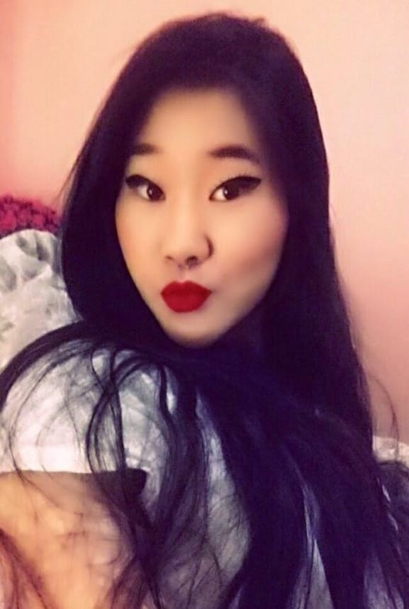 Hot Asian teen Katana takes a selfie to flaunt her pretty face & hot body