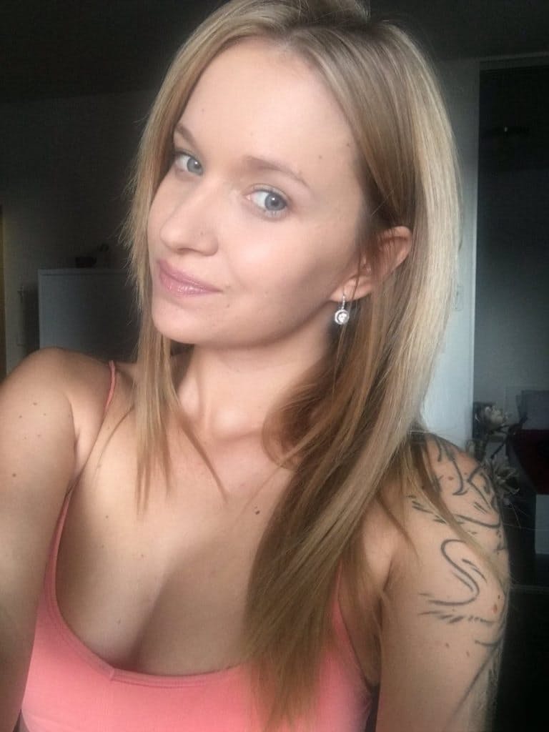 Hot and beautiful Angel Piaf takes a self shot to capture her firm sexy ass