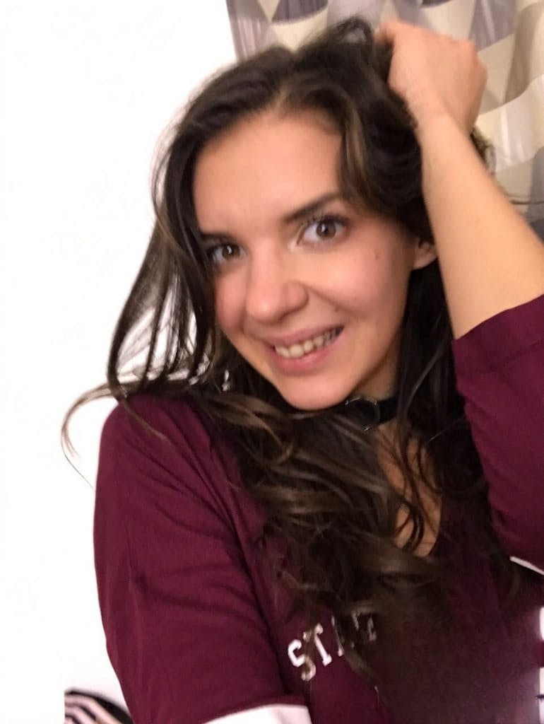 Russian teen Alina Henessy takes nude and non nude selfies during the day
