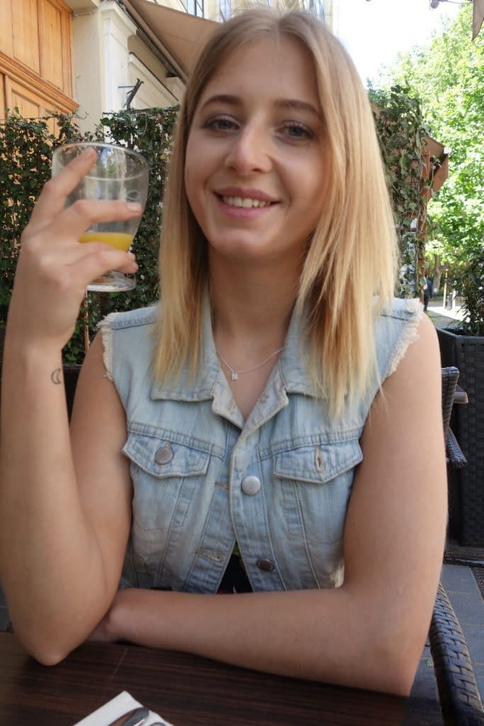 Amateur teen Sylvia loves taking selfies of attractive nude body
