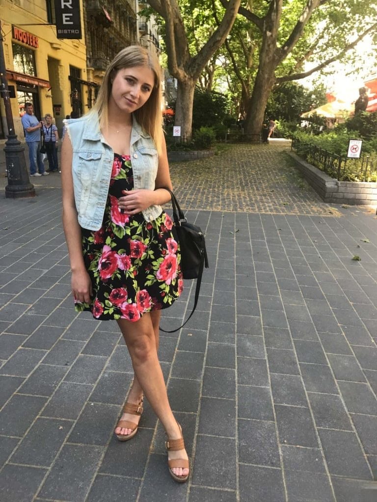 Amateur teen Sylvia loves taking selfies of attractive nude body