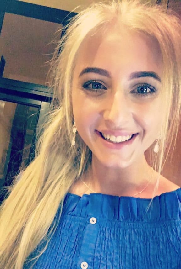 Amateur teen Sylvia loves taking selfies of attractive nude body