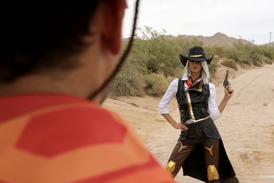Thin girl Emma Hix licks jizz from a finger after cosplay sex on scrub land