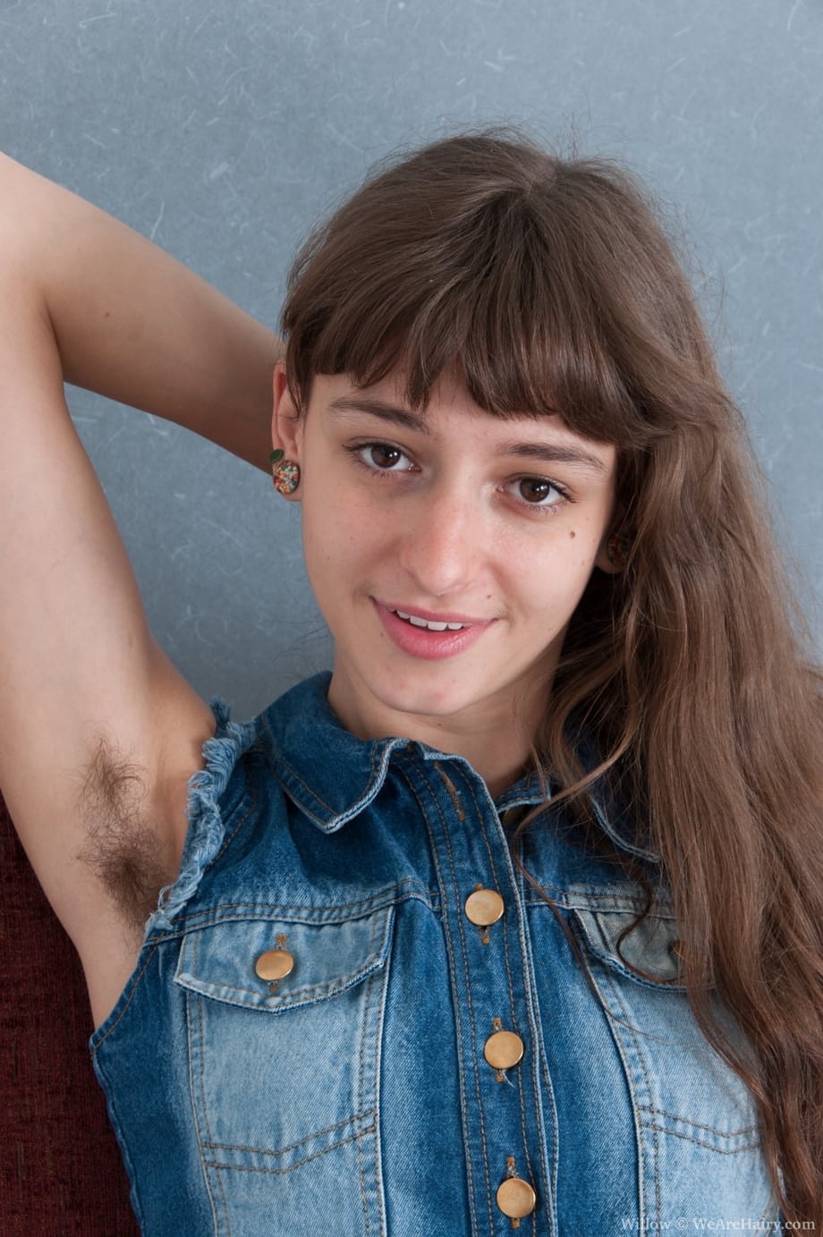 Thin teen girl undresses to put her unshaven body on display