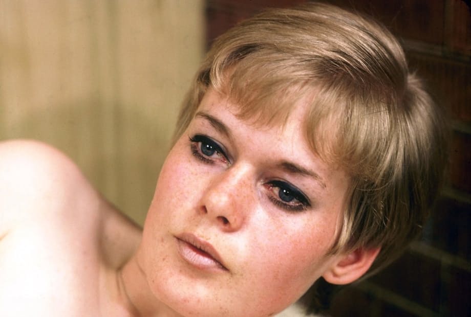 Teenage models from the 60s and 70s pose for naughty nude shoots