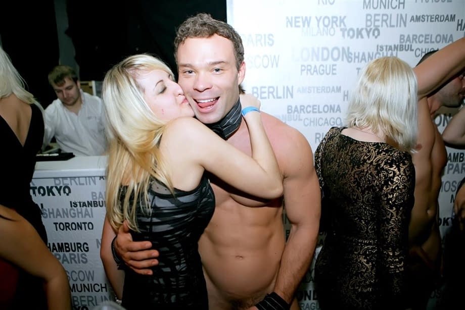 Party girls get drunk and decide to sucks and fuck the male dancers