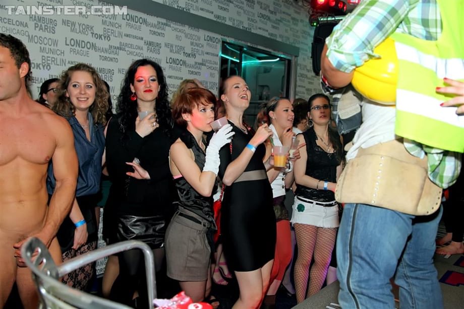 Drunk girls at a bachelorette party give male strippers oral sex