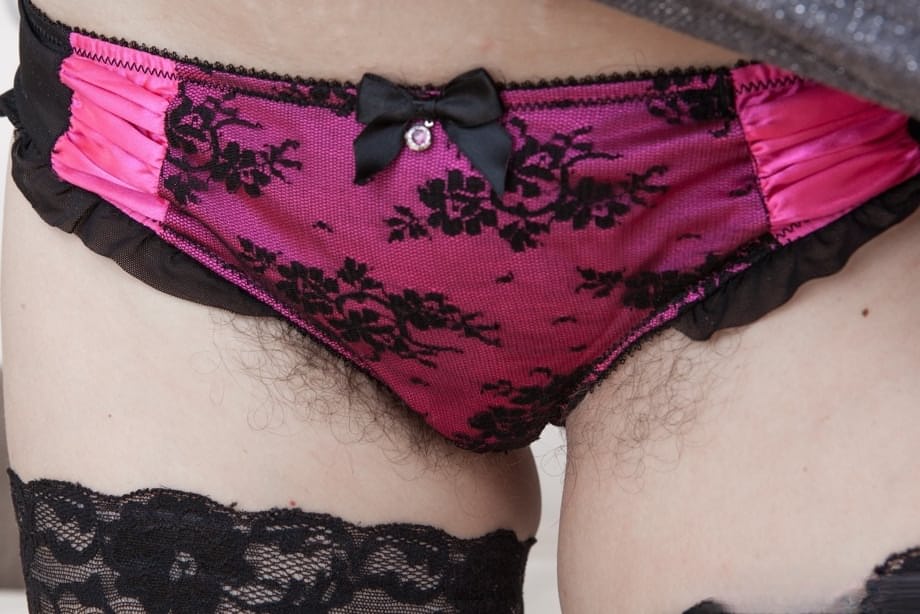 Solo girl Corazon Del Angel dildos her wet beaver in stockings