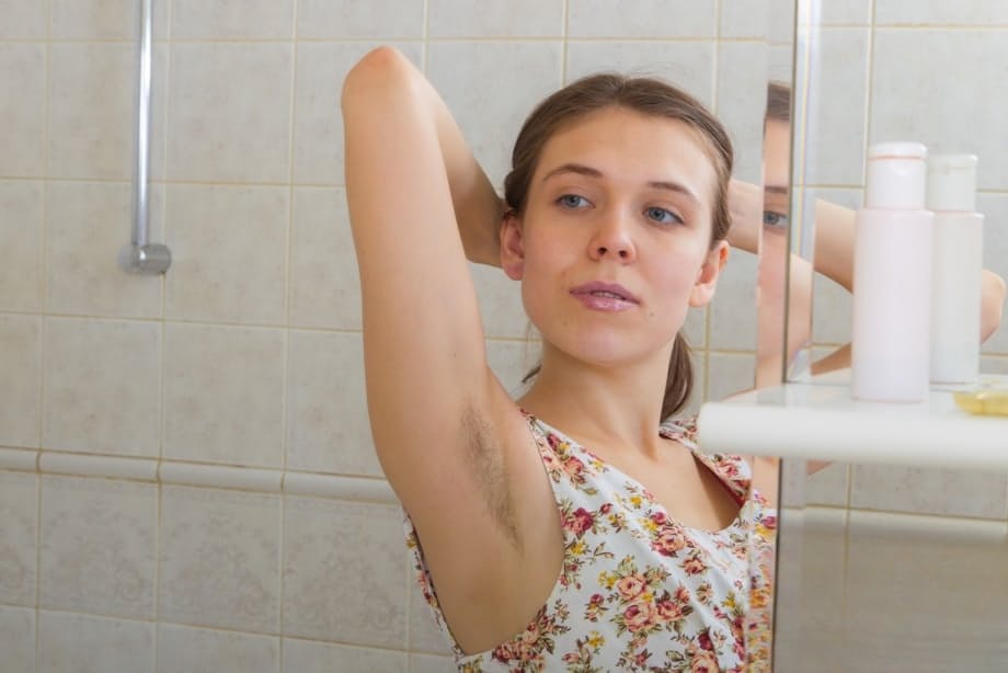Solo girl Agneta unveils huge saggy boobs and wet beaver in the shower
