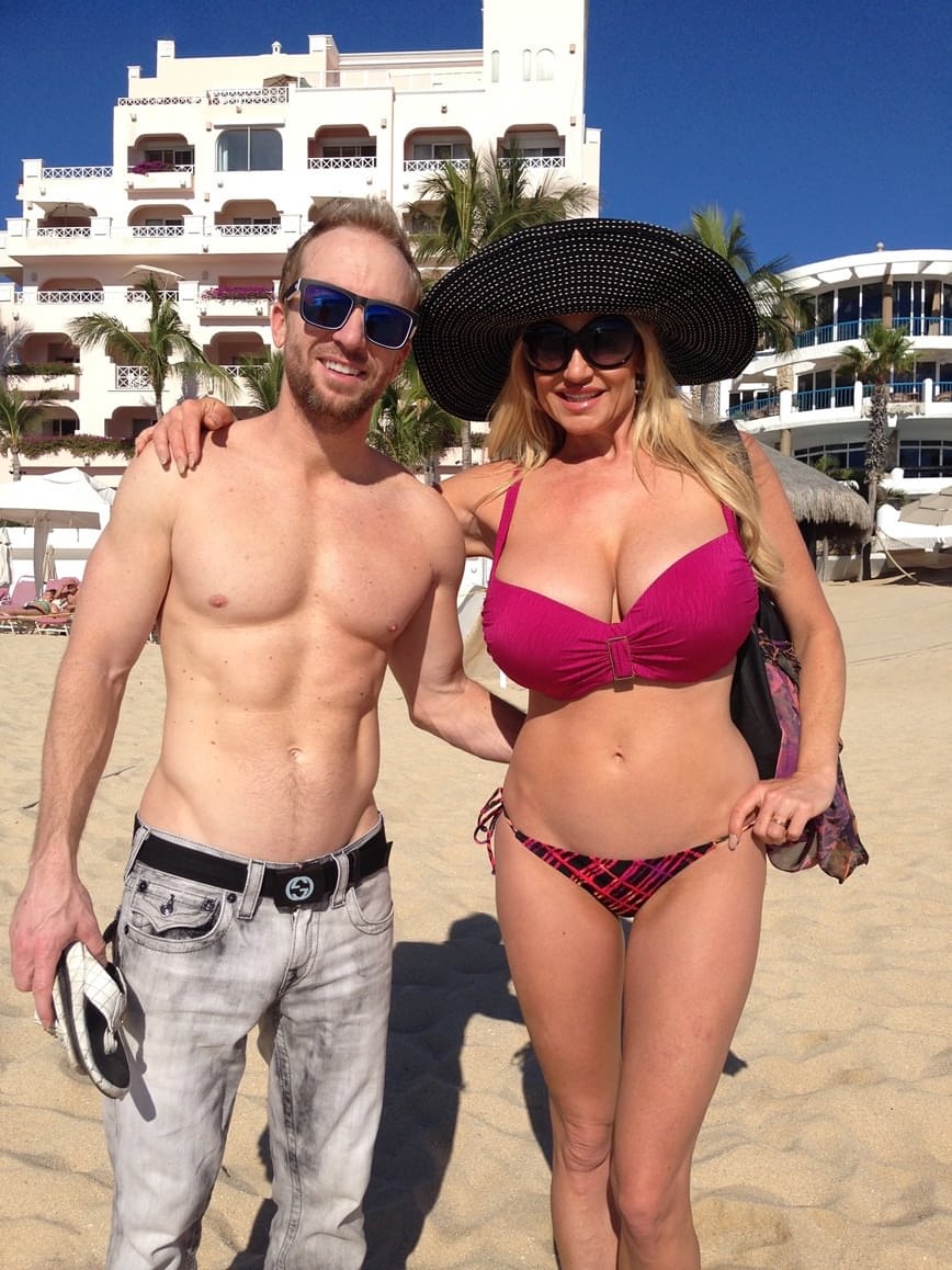 Famous pornstar couple Kelly Madison & Ryan Madison go on a holiday