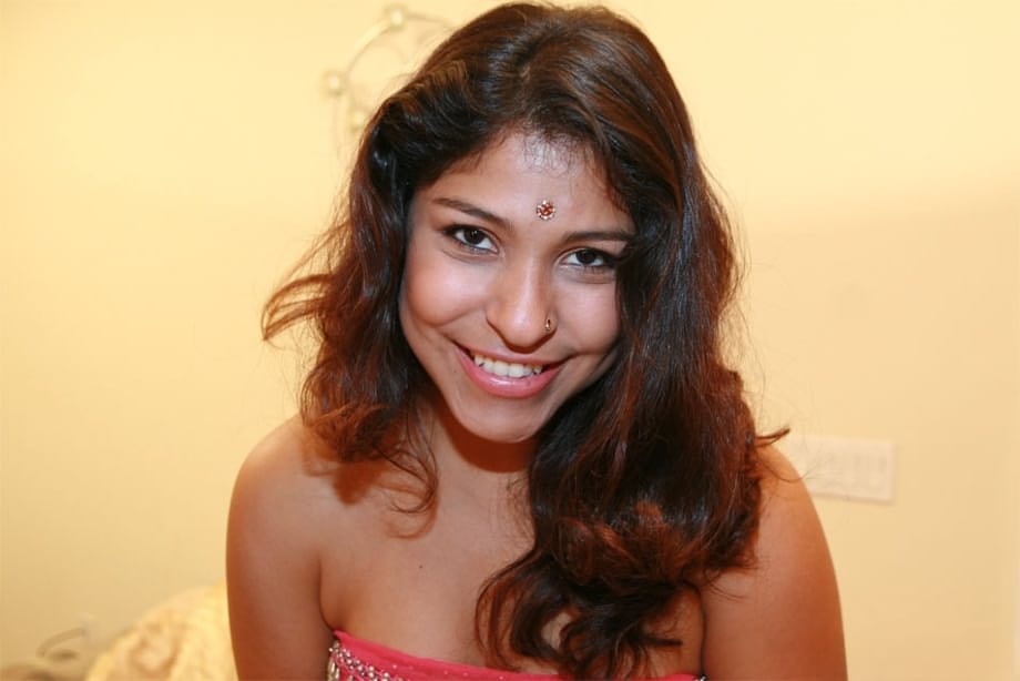 Fully clothed Indian female Shari flashing upskirt big butt