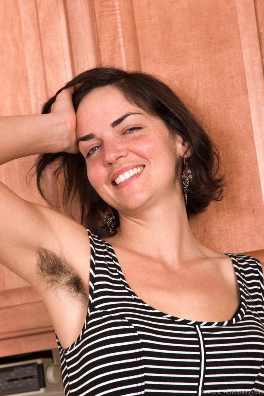 Housewife Katie Z proudly displays her all natural twat and underarms