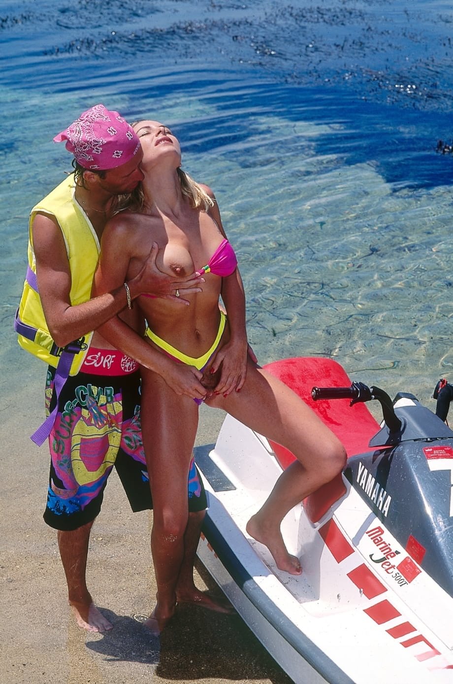 Lusty Baywatch babe got her all holes penetrated and facialed at the beach