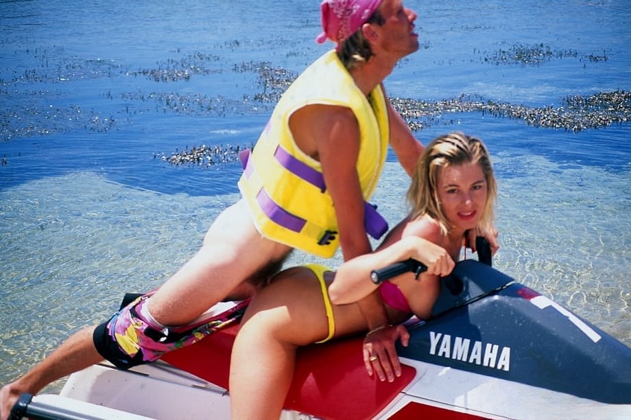 Lusty Baywatch babe got her all holes penetrated and facialed at the beach