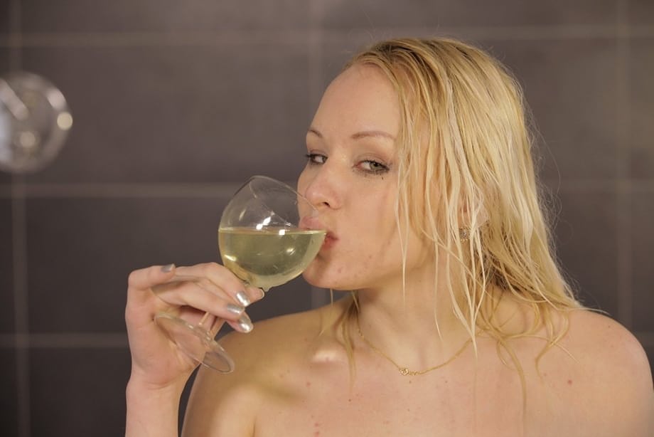 Naked blond Lola Taylor gets drenched in piss while having sex in shower stall