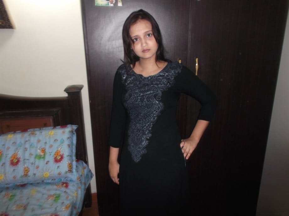 Hot Indian model in tight jeans posing seductively in sexy lace bra