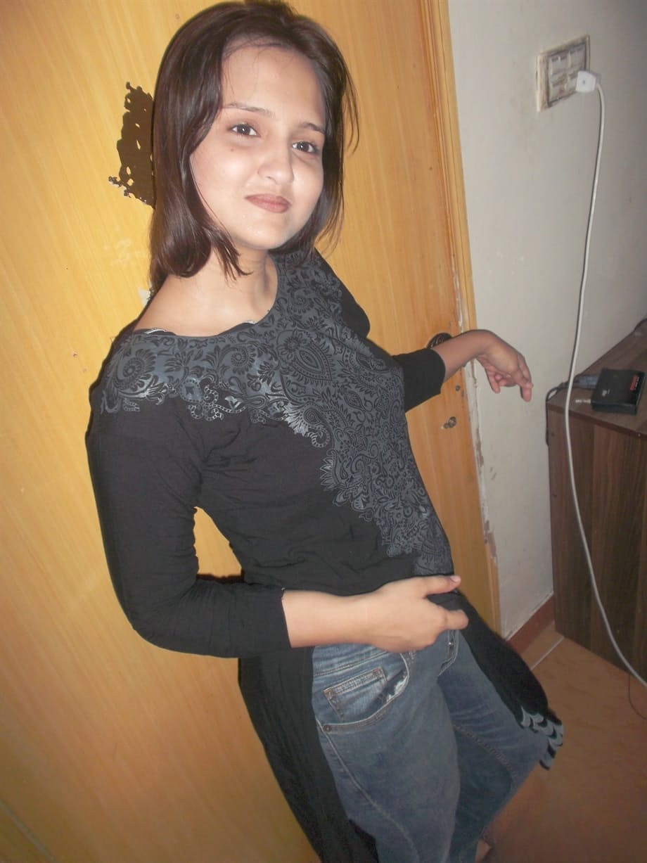 Hot Indian model in tight jeans posing seductively in sexy lace bra