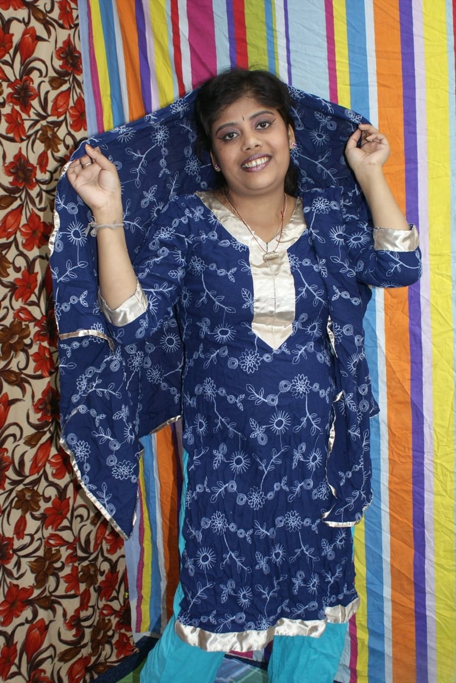Chubby Indian female Rupali strips naked for a softcore shoot