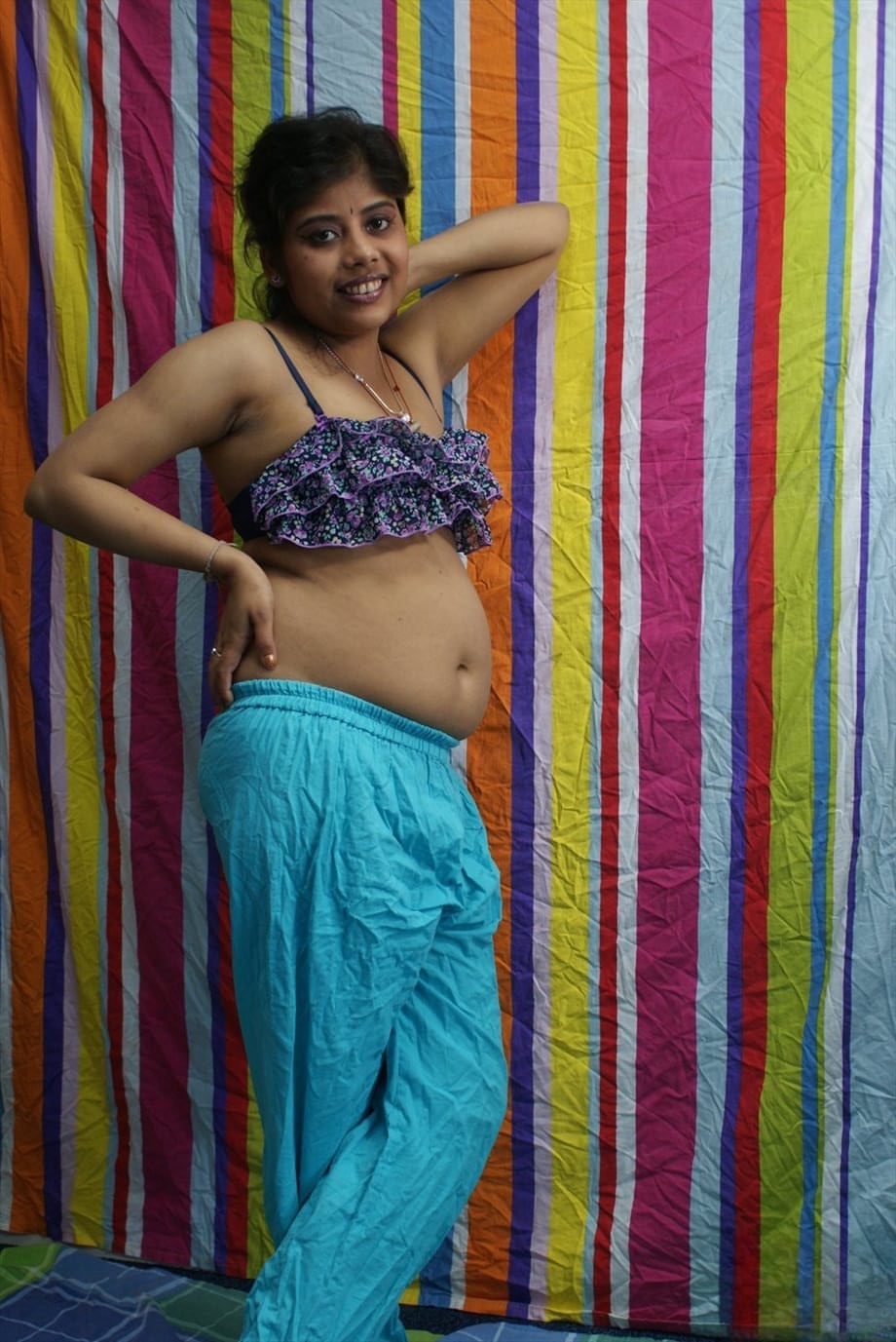 Chubby Indian female Rupali strips naked for a softcore shoot