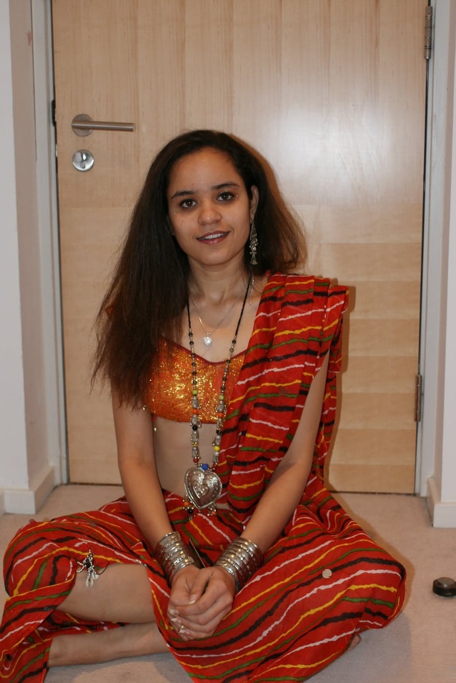 Indian princess Jasime takes her traditional clothes and poses nude