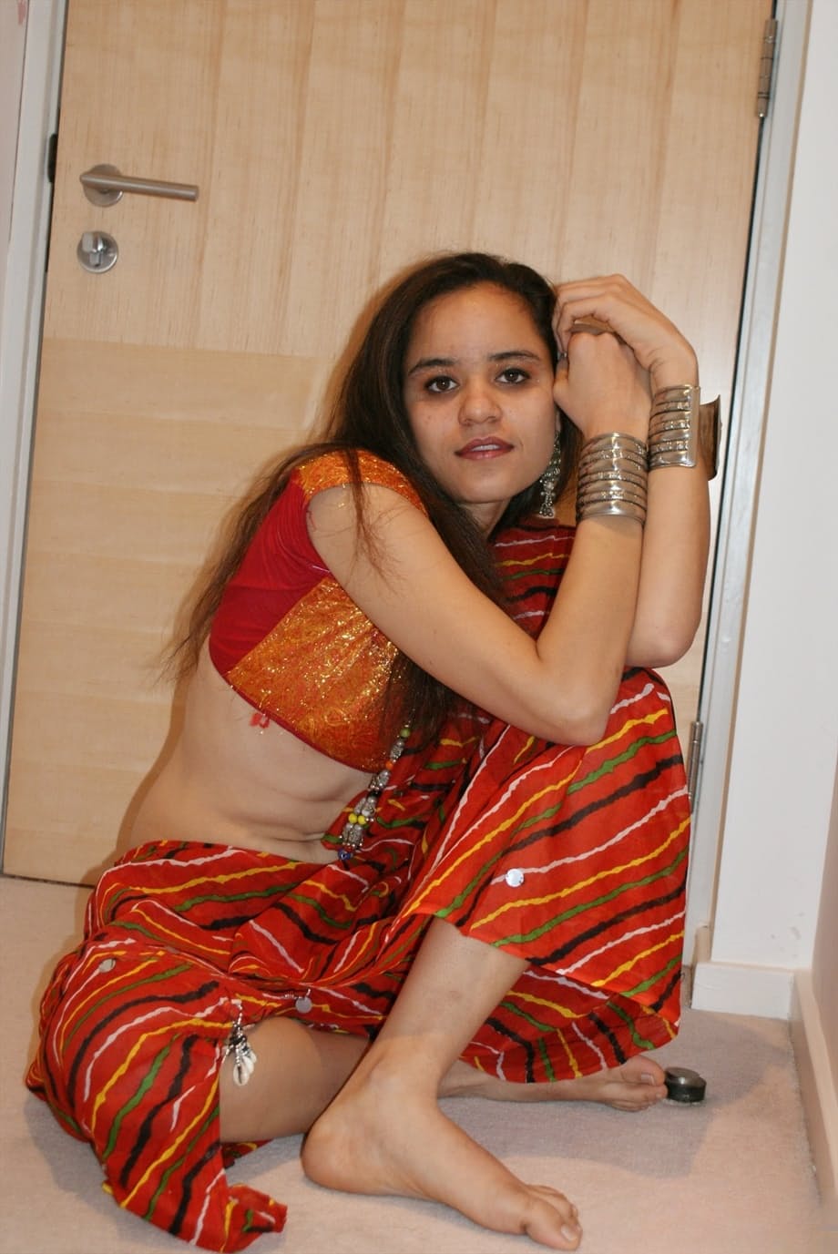 Indian princess Jasime takes her traditional clothes and poses nude