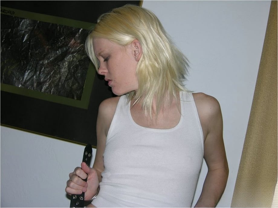 Blonde amateur in shit kicker boots tales of hr clothes to pose nude on sofa