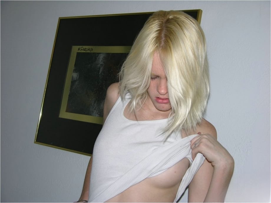 Blonde amateur in shit kicker boots tales of hr clothes to pose nude on sofa