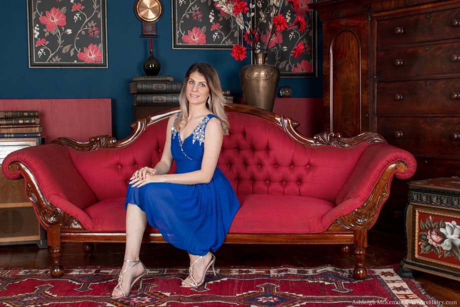 First timer Ashleigh McKenzie stretches out her hairy pussy on a sofa