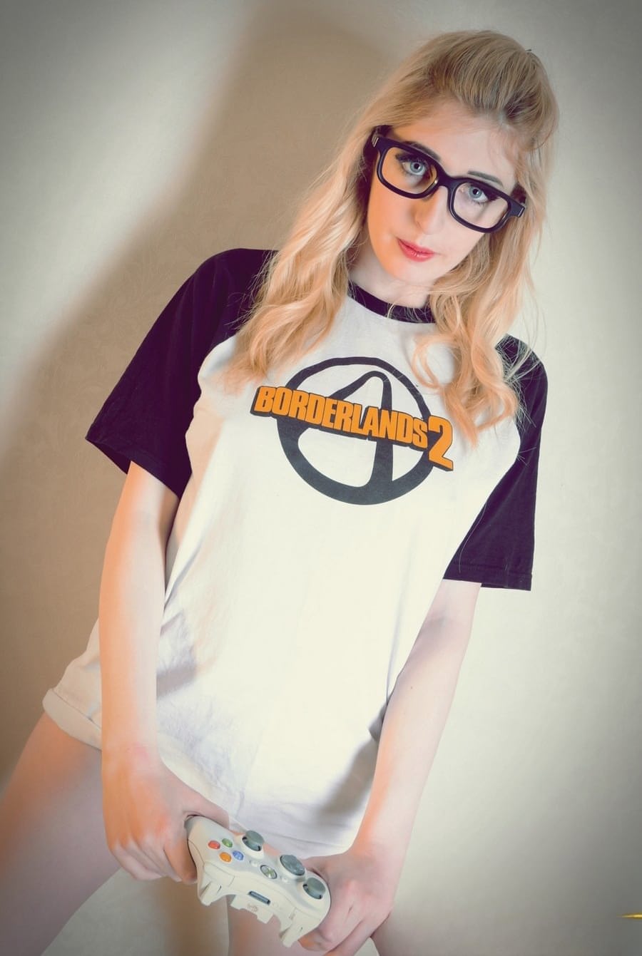 Nerdy gamer girl Jessica Jensen gets a new high score by playing naked